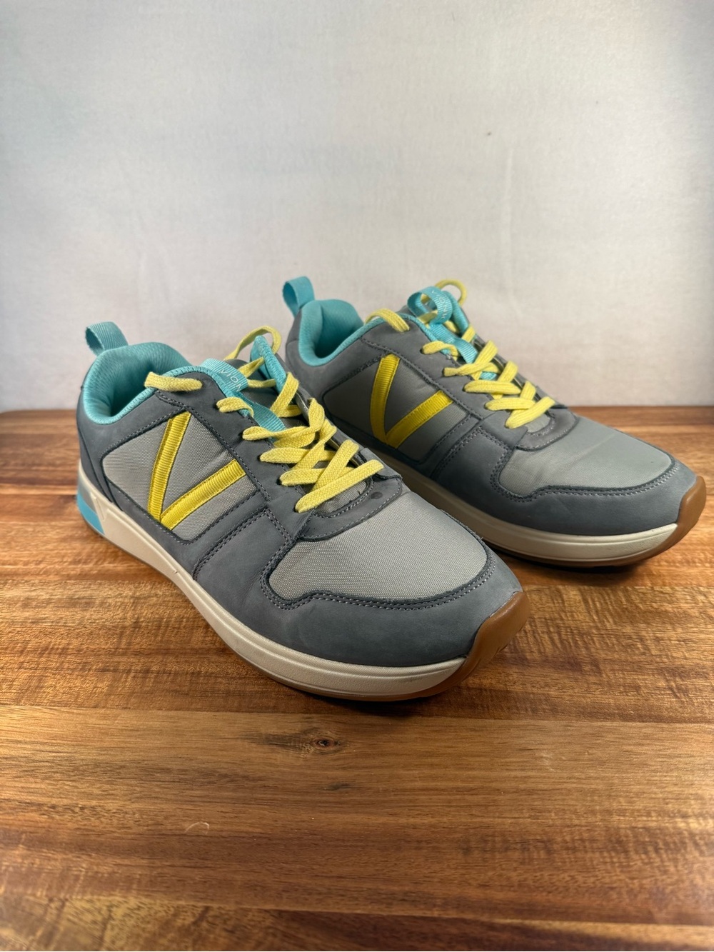 Vionic Rechelle Retro Runner Sneakers in Gray/Yellow/Turquoise Size 9
